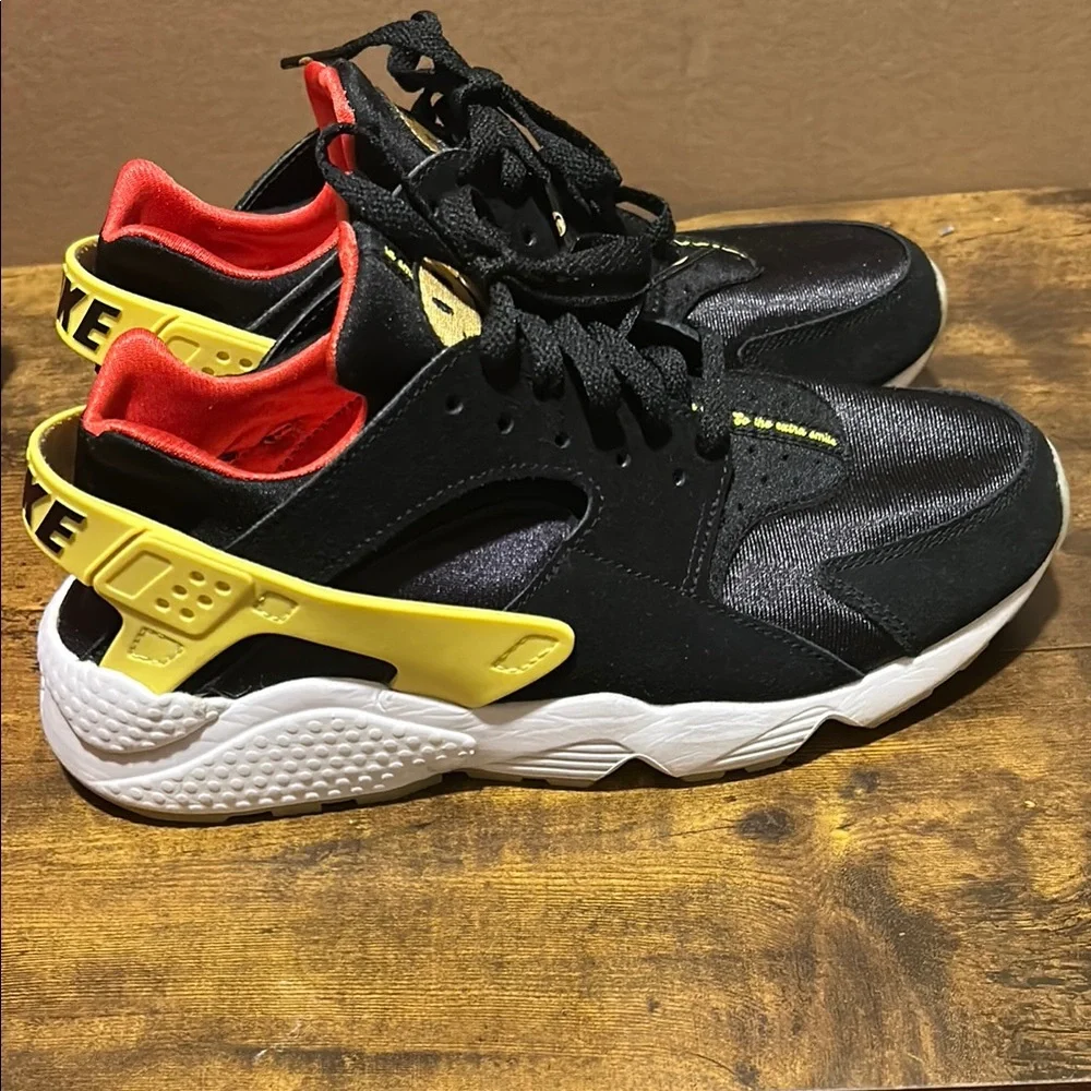 Nike AIR HUARACHE (WOMEN 10 MEN 8.5) - Picture 2 of 8